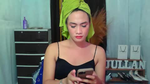 Snapshot of pinaycutie_jilian chatting on November 29, 7:22 am jilian online show from November 29, 7:22 am