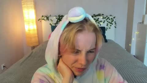 Snapshot of pink_lila18 chatting on September 9, 8:14 am pink_lila18 online show from September 9, 8:14 am
