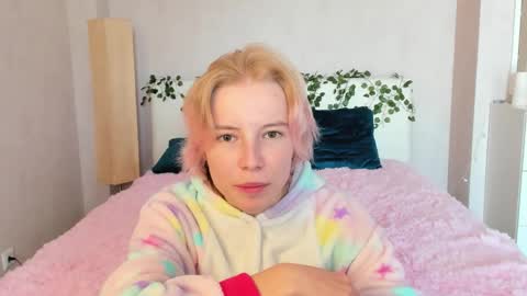 Snapshot of pink_lila18 chatting on September 10, 8:14 am pink_lila18 online show from September 10, 8:14 am