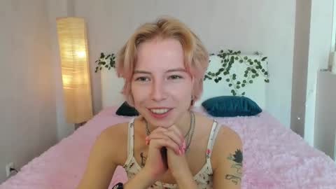 Snapshot of pink_lila18 chatting on September 12, 8:03 am pink_lila18 online show from September 12, 8:03 am