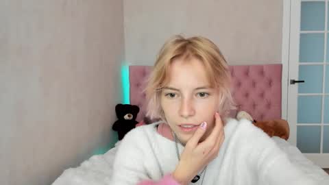 Snapshot of pink_lila18 chatting on September 14, 8:35 am pink_lila18 online show from September 14, 8:35 am
