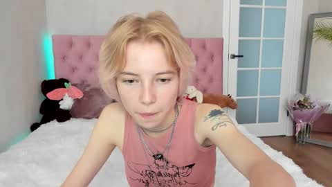 Snapshot of pink_lila18 chatting on September 15, 9:42 am pink_lila18 online show from September 15, 9:42 am