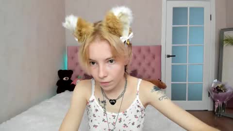 Snapshot of pink_lila18 chatting on September 18, 8:05 am pink_lila18 online show from September 18, 8:05 am