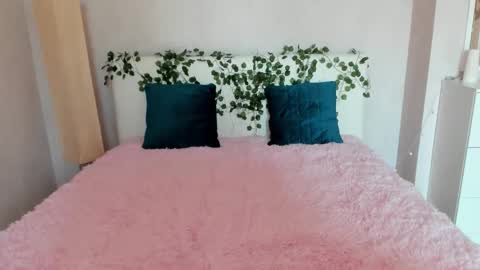 Snapshot of pink_lila18 chatting on September 19, 9:00 am pink_lila18 online show from September 19, 9:00 am
