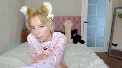 Snapshot of pink_lila18 chatting on September 22, 9:00 am pink_lila18 online show from September 22, 9:00 am