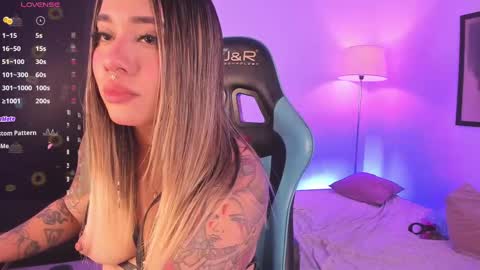 KELLY  online show from October 11, 9:35 pm