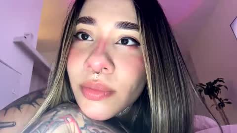 Snapshot of pink_quarz chatting on November 29, 10:46 pm KELLY online show from November 29, 10:46 pm