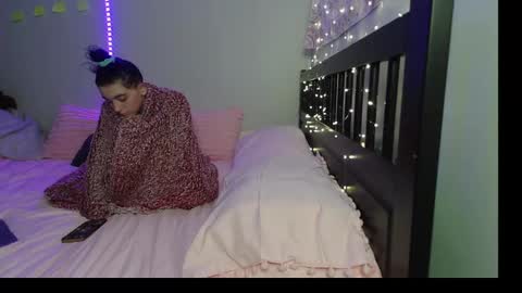 Snapshot of pink_tv chatting on October 2, 1:01 am pink_tv online show from October 2, 1:01 am