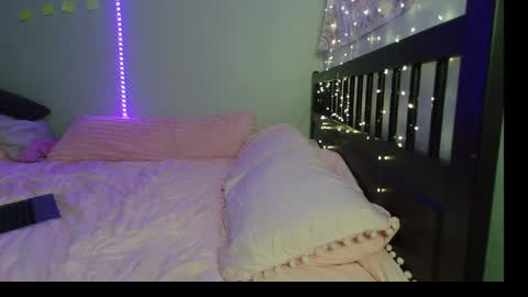 Snapshot of pink_tv chatting on October 3, 12:51 am pink_tv online show from October 3, 12:51 am