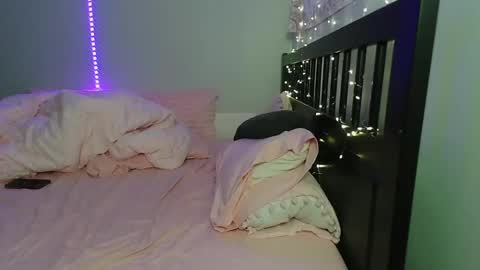 Snapshot of pink_tv chatting on October 22, 1:28 am pink_tv online show from October 22, 1:28 am