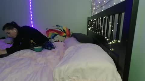 Snapshot of pink_tv chatting on October 24, 1:35 am pink_tv online show from October 24, 1:35 am