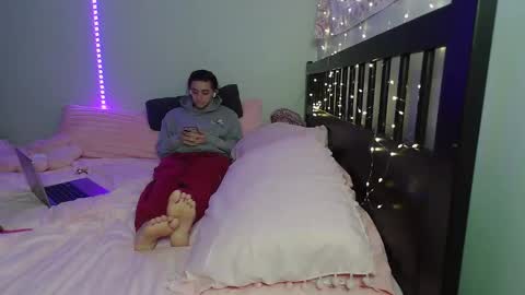 Snapshot of pink_tv chatting on November 2, 12:35 am pink_tv online show from November 2, 12:35 am