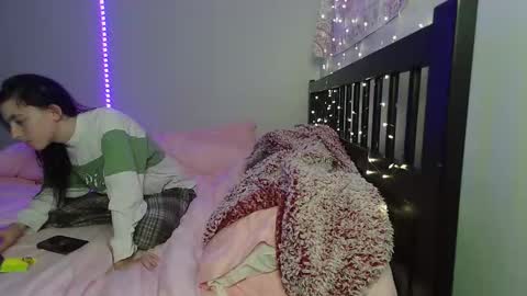 Snapshot of pink_tv chatting on November 6, 2:01 am pink_tv online show from November 6, 2:01 am