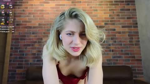 Snapshot of pinkadele chatting on January 8, 11:30 pm Adele online show from January 8, 11:30 pm