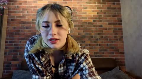 Snapshot of pinkadele chatting on January 23, 5:45 am Adele online show from January 23, 5:45 am