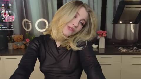 Snapshot of pinkadele chatting on February 12, 11:29 am Adele online show from February 12, 11:29 am