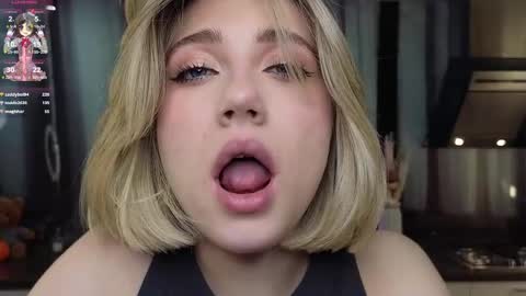 Snapshot of pinkadele chatting on February 25, 1:28 pm Adele online show from February 25, 1:28 pm