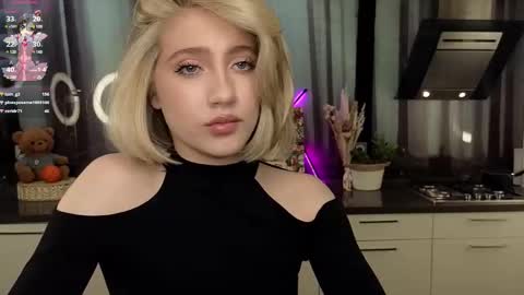 Snapshot of pinkadele chatting on February 27, 12:02 pm Adele online show from February 27, 12:02 pm