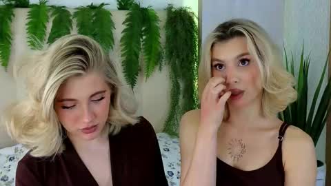 Snapshot of pinkadele chatting on September 11, 10:26 am Adele online show from September 11, 10:26 am