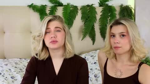 Snapshot of pinkadele chatting on September 12, 10:48 am Adele online show from September 12, 10:48 am