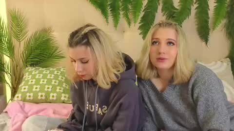 Snapshot of pinkadele chatting on September 27, 10:42 am Adele online show from September 27, 10:42 am