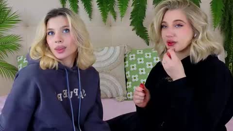 Snapshot of pinkadele chatting on October 14, 9:10 am Adele online show from October 14, 9:10 am