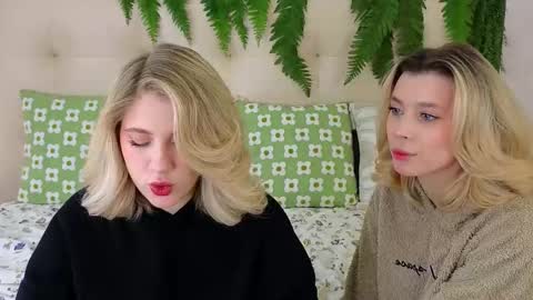 Snapshot of pinkadele chatting on November 5, 8:25 am Adele online show from November 5, 8:25 am