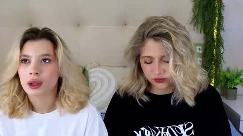 Snapshot of pinkadele chatting on November 11, 8:03 am Adele online show from November 11, 8:03 am