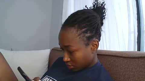 PinkyAura online show from January 8, 8:05 am