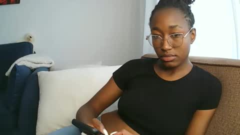 PinkyAura online show from January 13, 9:25 am