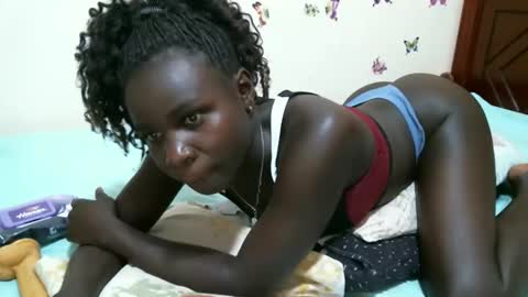 Snapshot of pinkiey_ chatting on October 31, 9:43 am pinky online show from October 31, 9:43 am