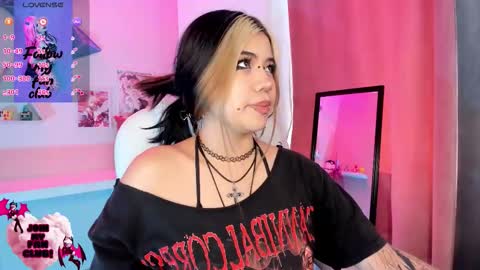 Snapshot of pinkk_demon chatting on November 8, 1:22 pm PINKK online show from November 8, 1:22 pm