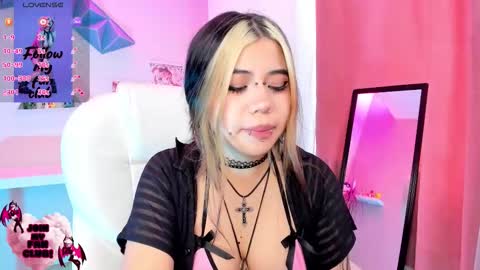 Snapshot of pinkk_demon chatting on November 10, 2:16 pm PINKK online show from November 10, 2:16 pm