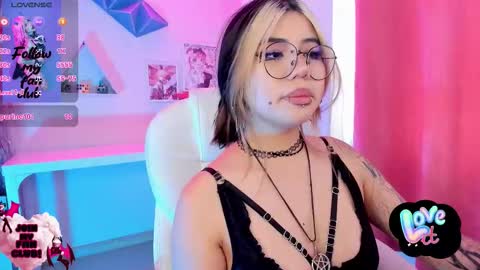 Snapshot of pinkk_demon chatting on November 26, 2:07 pm PINKK online show from November 26, 2:07 pm