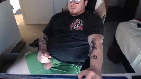 Snapshot of pinklevi chatting on December 17, 2:39 am pinklevi online show from December 17, 2:39 am