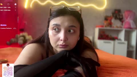 Snapshot of pinkncrazy chatting on October 22, 6:02 am HERES ALICE WELCOME EVERYONE LOVENSE DOMI REACT TO YOUR TIPS LETS MAKE A GREAT SHOW TOGETHER online show from October 22, 6:02 am