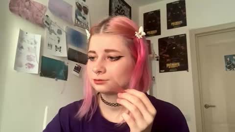 Snapshot of pinkvampire chatting on October 3, 10:12 am Sara online show from October 3, 10:12 am