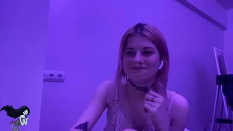 Snapshot of pinkvampire chatting on October 29, 9:27 pm Sara online show from October 29, 9:27 pm