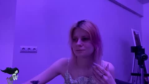 Snapshot of pinkvampire chatting on October 30, 10:10 pm Sara online show from October 30, 10:10 pm