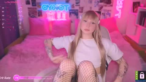 Snapshot of pinkvenom_ chatting on February 25, 6:20 pm pinkvenom_ online show from February 25, 6:20 pm