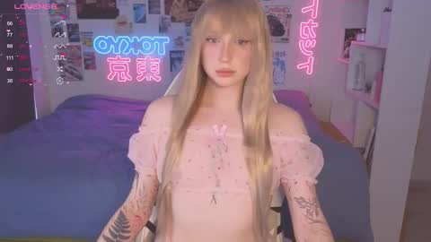 Snapshot of pinkvenom_ chatting on September 10, 10:04 am pinkvenom_ online show from September 10, 10:04 am