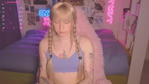 Snapshot of pinkvenom_ chatting on September 30, 7:30 pm pinkvenom_ online show from September 30, 7:30 pm