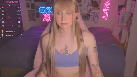 Snapshot of pinkvenom_ chatting on October 1, 6:14 pm pinkvenom_ online show from October 1, 6:14 pm