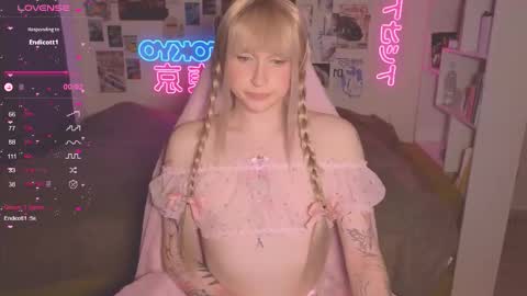 Snapshot of pinkvenom_ chatting on October 5, 5:11 pm pinkvenom_ online show from October 5, 5:11 pm