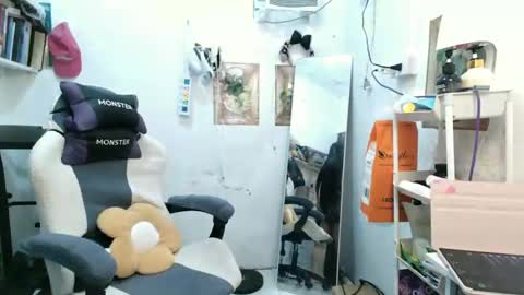 Snapshot of pinkyrosexx chatting on January 20, 12:36 am Rose online show from January 20, 12:36 am