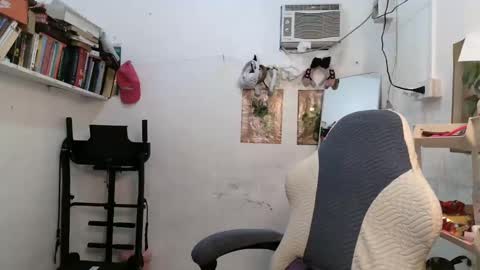 Snapshot of pinkyrosexx chatting on January 29, 5:19 am Rose online show from January 29, 5:19 am