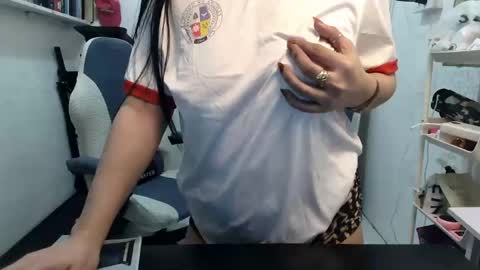 Snapshot of pinkyrosexx chatting on February 4, 4:05 am Rose online show from February 4, 4:05 am