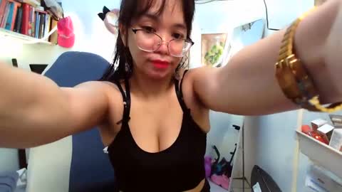 Snapshot of pinkyrosexx chatting on February 22, 9:56 am Rose online show from February 22, 9:56 am