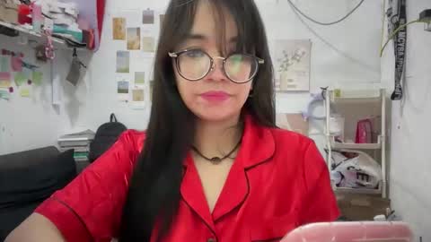 Snapshot of pinkyrosexx chatting on October 16, 9:43 am Rose online show from October 16, 9:43 am