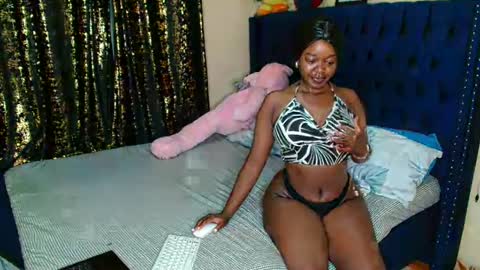 Snapshot of pinkysmiles chatting on December 11, 12:33 am Pinky online show from December 11, 12:33 am